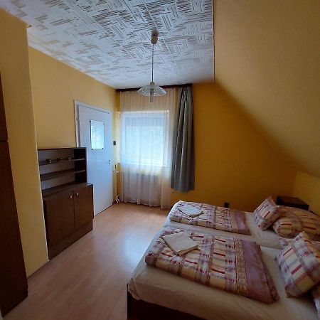 Petra Vendeghaz Apartment Buk Ngoại thất bức ảnh