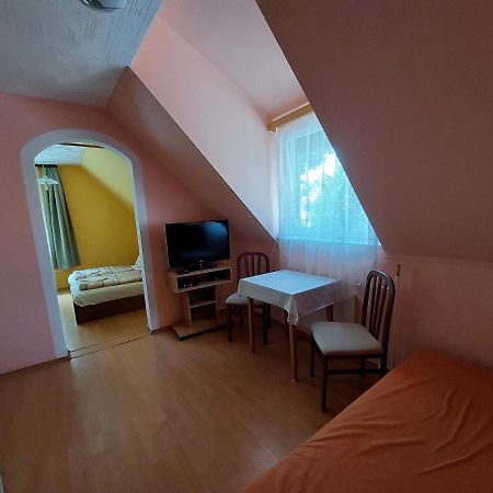 Petra Vendeghaz Apartment Buk Ngoại thất bức ảnh