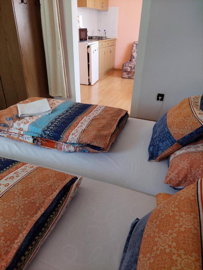 Petra Vendeghaz Apartment Buk Ngoại thất bức ảnh