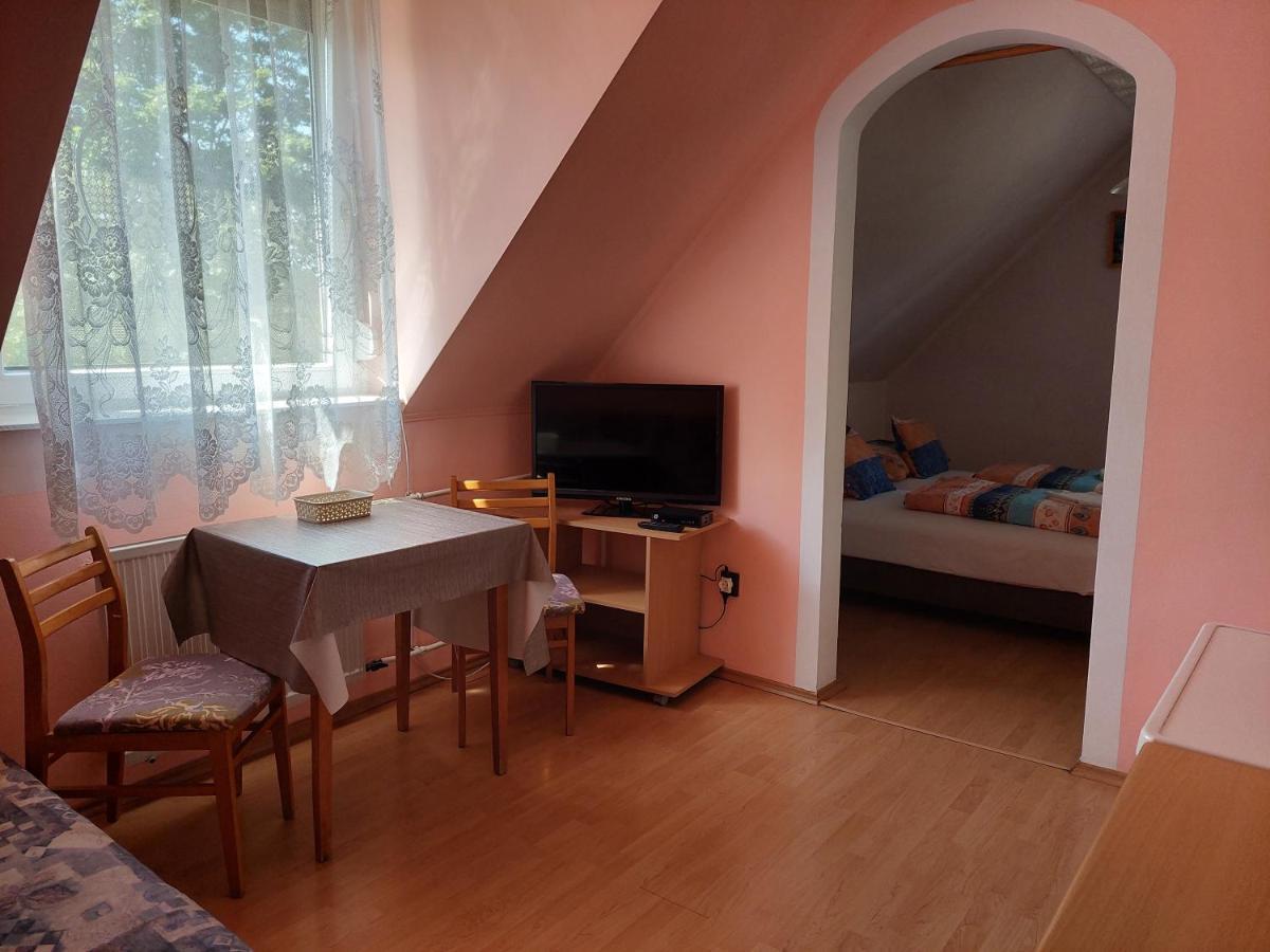 Petra Vendeghaz Apartment Buk Ngoại thất bức ảnh