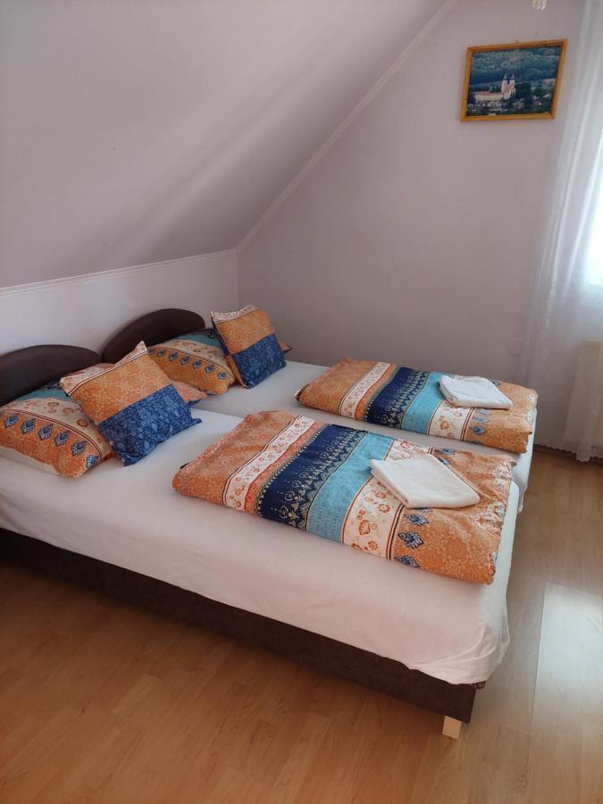 Petra Vendeghaz Apartment Buk Ngoại thất bức ảnh