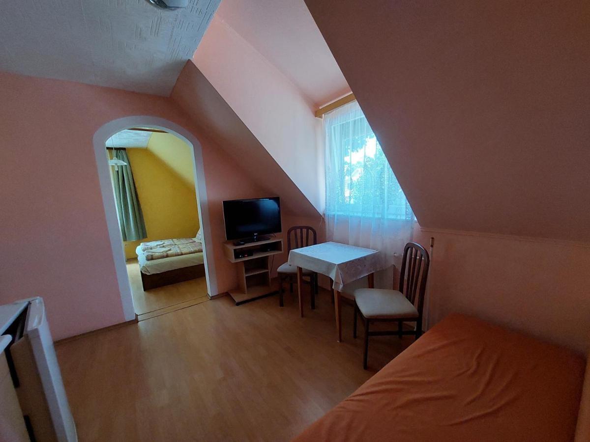 Petra Vendeghaz Apartment Buk Ngoại thất bức ảnh