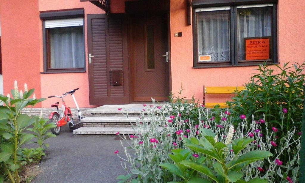 Petra Vendeghaz Apartment Buk Ngoại thất bức ảnh